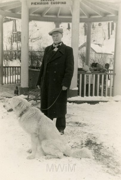 KKE 4430.jpg - Franciszek Giedrojć z psem.